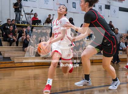 Thumbnail 3 in 'Iolani vs Etiwanda (Iolani Classic) photogallery.