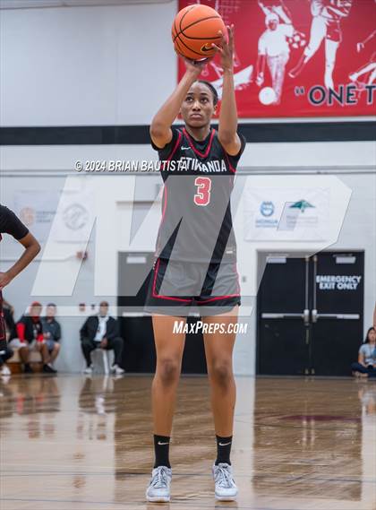 Thumbnail 1 in 'Iolani vs Etiwanda (Iolani Classic) photogallery.
