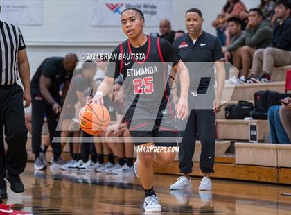 Thumbnail 1 in 'Iolani vs Etiwanda (Iolani Classic) photogallery.
