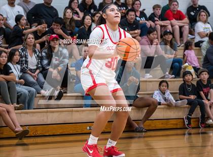 Thumbnail 2 in 'Iolani vs Etiwanda (Iolani Classic) photogallery.