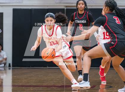 Thumbnail 3 in 'Iolani vs Etiwanda (Iolani Classic) photogallery.