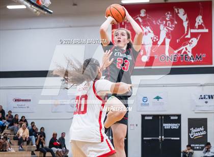 Thumbnail 3 in 'Iolani vs Etiwanda (Iolani Classic) photogallery.
