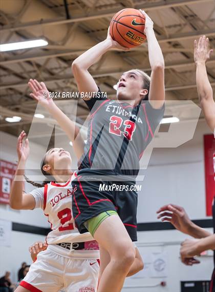 Thumbnail 3 in 'Iolani vs Etiwanda (Iolani Classic) photogallery.