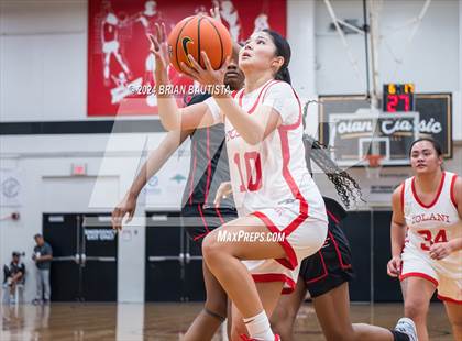 Thumbnail 2 in 'Iolani vs Etiwanda (Iolani Classic) photogallery.