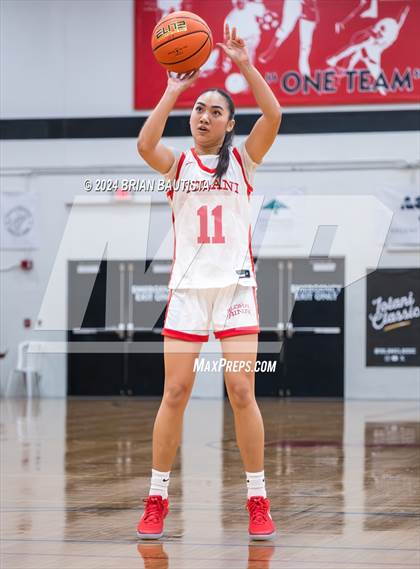 Thumbnail 2 in 'Iolani vs Etiwanda (Iolani Classic) photogallery.