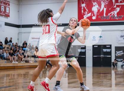 Thumbnail 2 in 'Iolani vs Etiwanda (Iolani Classic) photogallery.