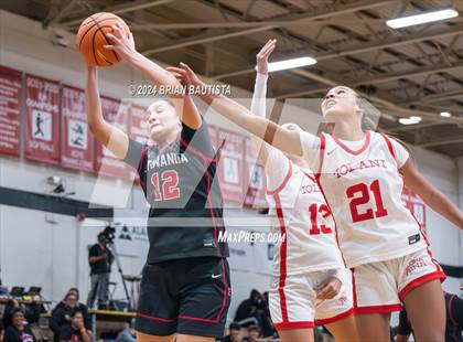 Thumbnail 2 in 'Iolani vs Etiwanda (Iolani Classic) photogallery.