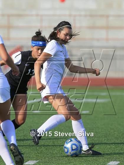 Thumbnail 3 in Oaks Christian vs. Cathedral Catholic (CIF D3 SoCal Regional Final) photogallery.