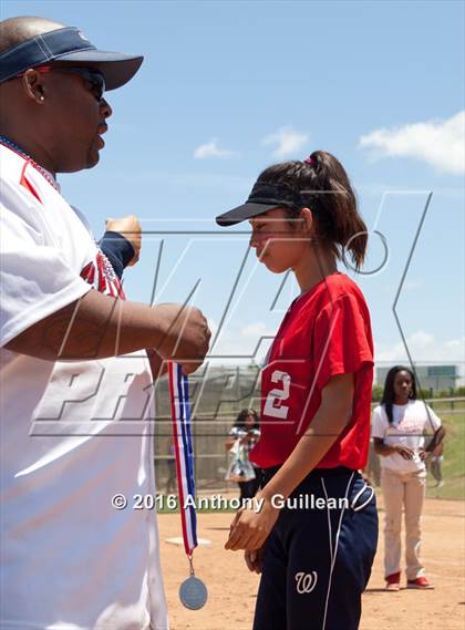 Thumbnail 3 in George Washington Prep vs. Van Nuys (CIF LA City Section D3 Final) photogallery.