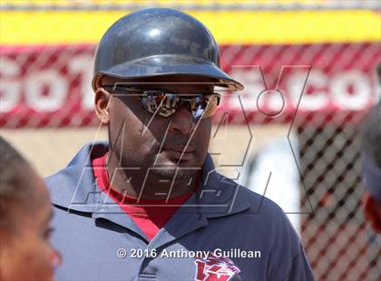 Thumbnail 3 in George Washington Prep vs. Van Nuys (CIF LA City Section D3 Final) photogallery.
