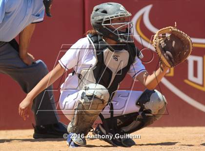 Thumbnail 3 in George Washington Prep vs. Van Nuys (CIF LA City Section D3 Final) photogallery.