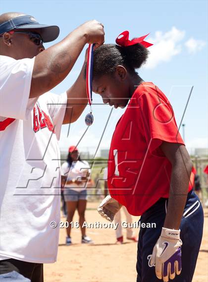 Thumbnail 2 in George Washington Prep vs. Van Nuys (CIF LA City Section D3 Final) photogallery.