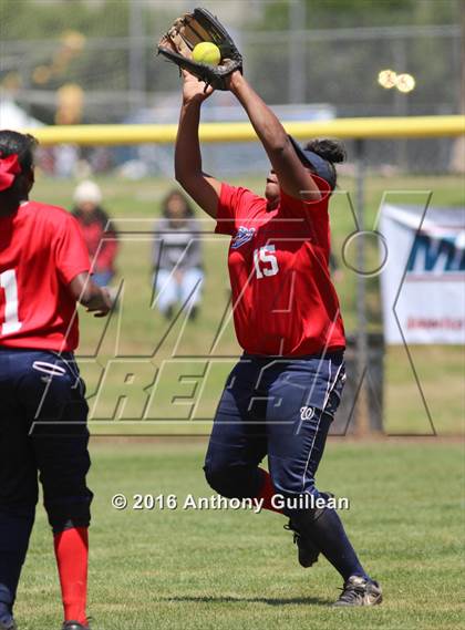 Thumbnail 2 in George Washington Prep vs. Van Nuys (CIF LA City Section D3 Final) photogallery.