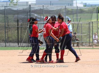 Thumbnail 3 in George Washington Prep vs. Van Nuys (CIF LA City Section D3 Final) photogallery.