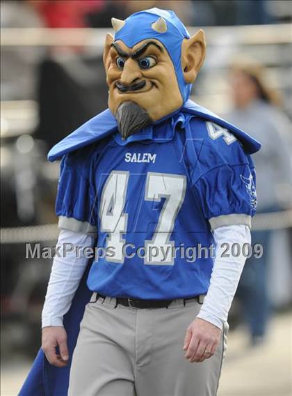 Thumbnail 3 in Salem vs Nashua (NHIAA North D1 Final) photogallery.