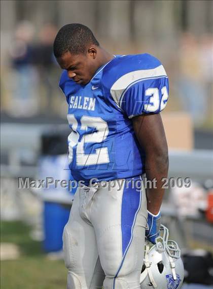 Thumbnail 2 in Salem vs Nashua (NHIAA North D1 Final) photogallery.