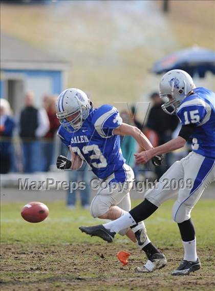 Thumbnail 3 in Salem vs Nashua (NHIAA North D1 Final) photogallery.
