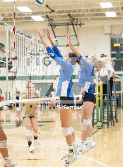 Thumbnail 3 in Walled Lake Western @ Notre Dame Prep photogallery.