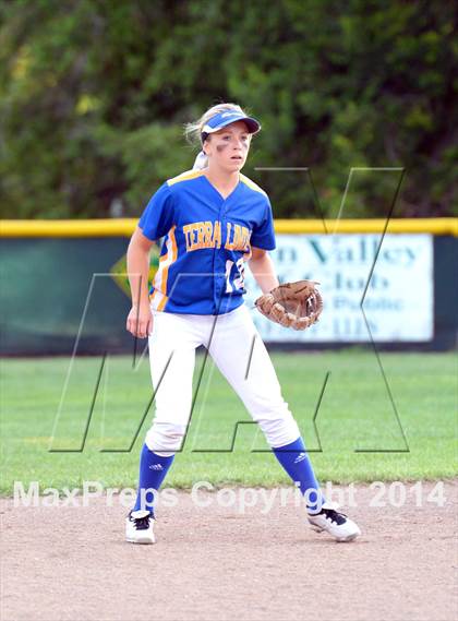 Thumbnail 3 in Redwood vs. Terra Linda (CIF MCAL Playoff) photogallery.