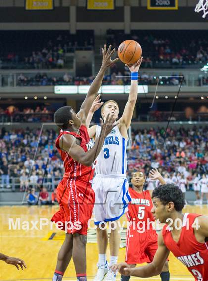 Thumbnail 2 in Covington Catholic vs Holmes (KHSAA 9th Region Final) photogallery.