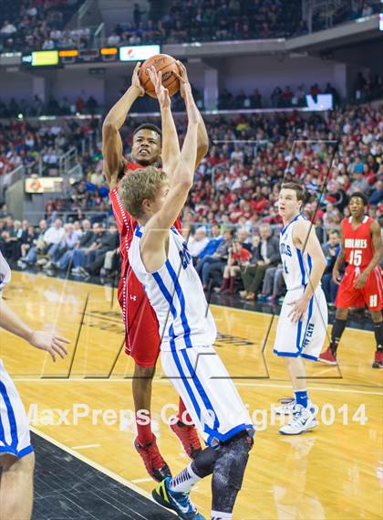 Thumbnail 3 in Covington Catholic vs Holmes (KHSAA 9th Region Final) photogallery.