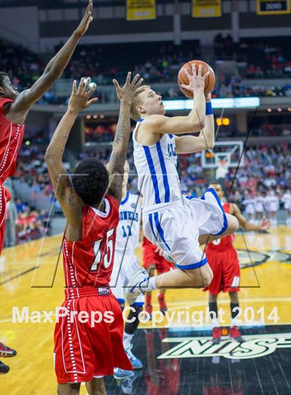 Thumbnail 3 in Covington Catholic vs Holmes (KHSAA 9th Region Final) photogallery.