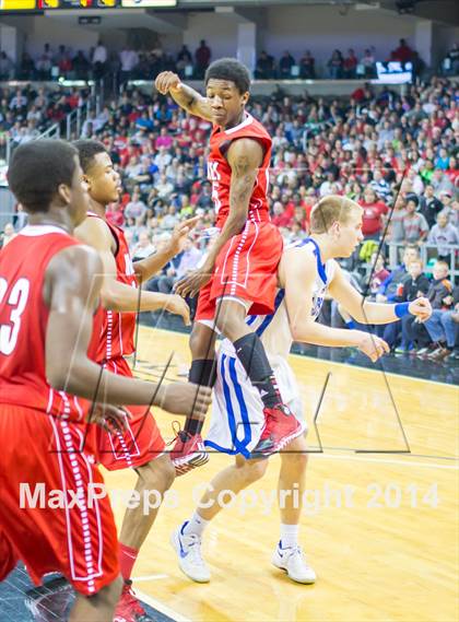Thumbnail 3 in Covington Catholic vs Holmes (KHSAA 9th Region Final) photogallery.