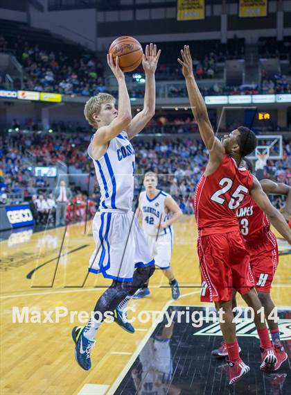 Thumbnail 1 in Covington Catholic vs Holmes (KHSAA 9th Region Final) photogallery.