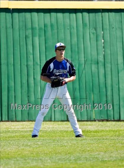 Thumbnail 2 in Alvin vs Friendswood (Alvin Tournament) photogallery.