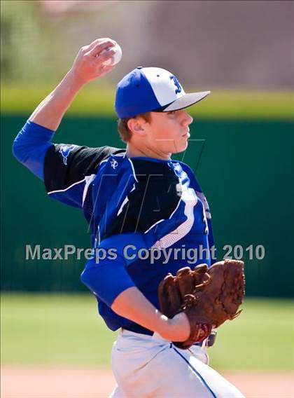 Thumbnail 1 in Alvin vs Friendswood (Alvin Tournament) photogallery.
