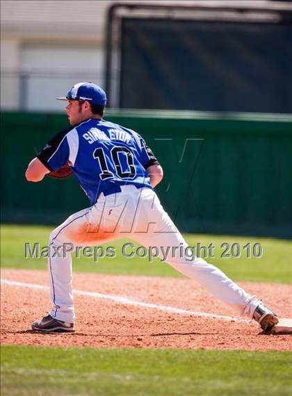 Thumbnail 3 in Alvin vs Friendswood (Alvin Tournament) photogallery.