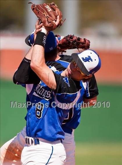 Thumbnail 3 in Alvin vs Friendswood (Alvin Tournament) photogallery.