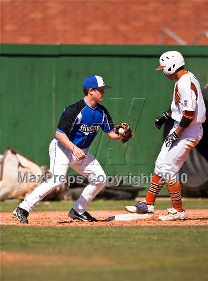 Thumbnail 1 in Alvin vs Friendswood (Alvin Tournament) photogallery.