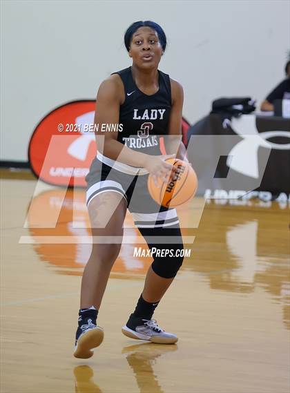 Thumbnail 3 in Dougherty vs Salem (Legends Classic Showdown) photogallery.