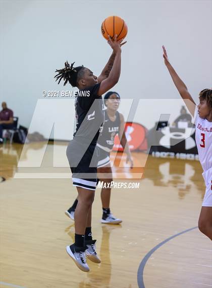 Thumbnail 2 in Dougherty vs Salem (Legends Classic Showdown) photogallery.
