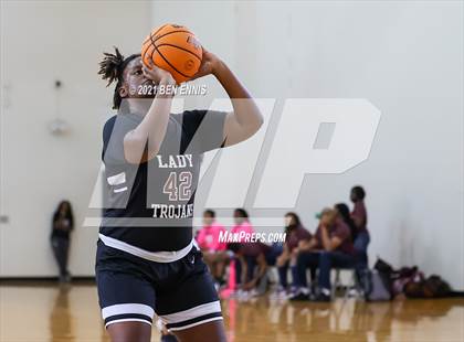 Thumbnail 2 in Dougherty vs Salem (Legends Classic Showdown) photogallery.