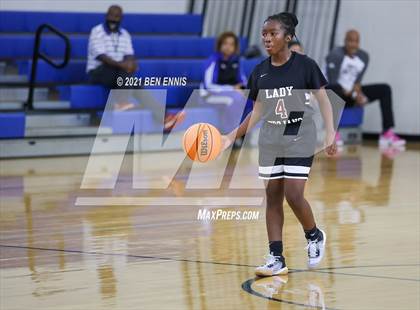 Thumbnail 3 in Dougherty vs Salem (Legends Classic Showdown) photogallery.