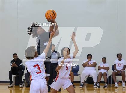 Thumbnail 1 in Dougherty vs Salem (Legends Classic Showdown) photogallery.