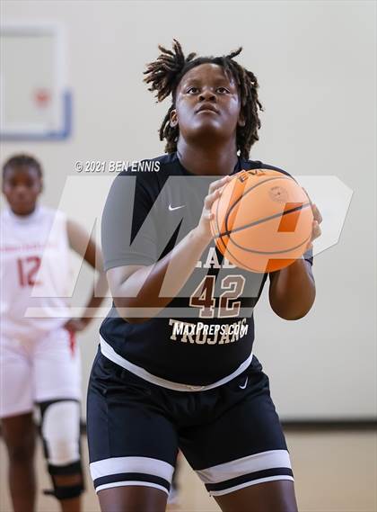 Thumbnail 1 in Dougherty vs Salem (Legends Classic Showdown) photogallery.