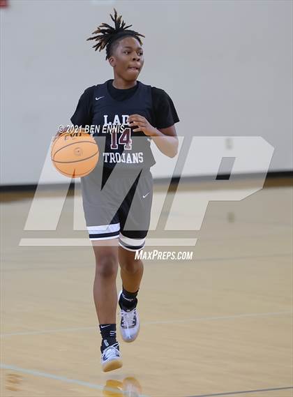 Thumbnail 2 in Dougherty vs Salem (Legends Classic Showdown) photogallery.