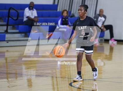 Thumbnail 2 in Dougherty vs Salem (Legends Classic Showdown) photogallery.