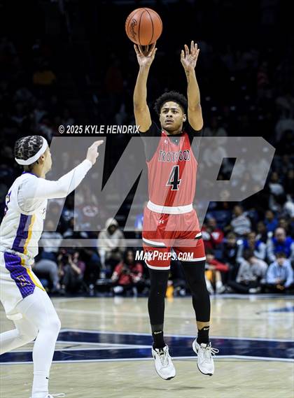 Thumbnail 1 in Aiken vs. Trotwood-Madison ( OHSAA D3 Regional Championship ) photogallery.