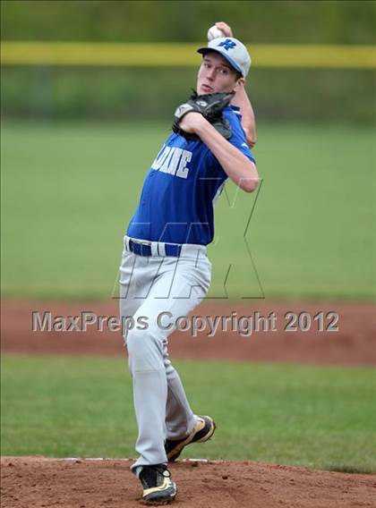 Thumbnail 1 in Haldane vs. Voorheesville (NYSPHSAA Class C Semifinal) photogallery.