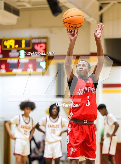 Thumbnail 3 in Seventy-First @ Douglas Byrd photogallery.