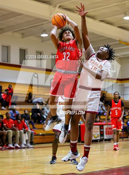 Thumbnail 3 in Seventy-First @ Douglas Byrd photogallery.