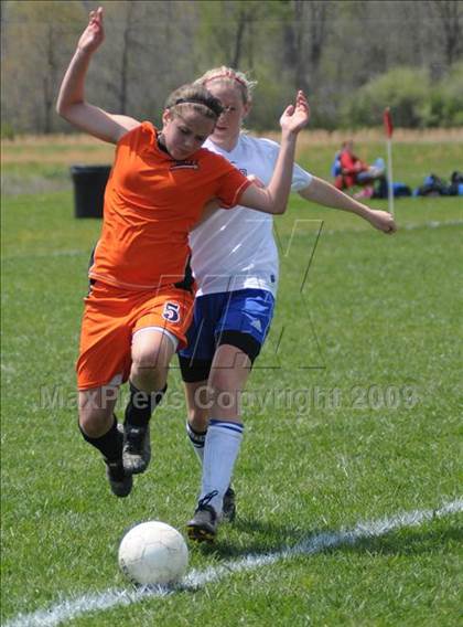 Thumbnail 3 in Mt. Vernon vs Freeburg (Harrisburg Tournament) photogallery.