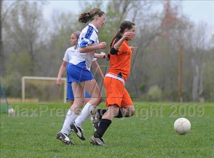 Thumbnail 3 in Mt. Vernon vs Freeburg (Harrisburg Tournament) photogallery.