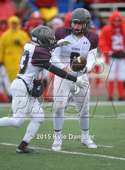 Thumbnail 1 in Albany vs Seymour (UIL 2A Regional Playoff) photogallery.