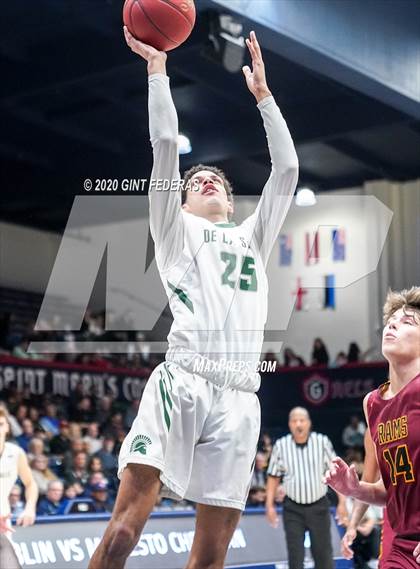 Thumbnail 2 in De La Salle vs. Central Catholic (MaxPreps MLK Classic) photogallery.