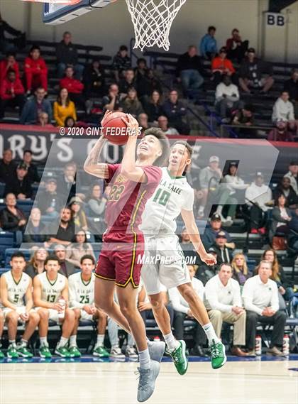 Thumbnail 1 in De La Salle vs. Central Catholic (MaxPreps MLK Classic) photogallery.